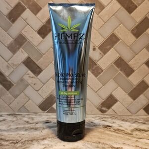 Hempz Triple Moisture Herbal Replenishing Shampoo